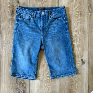 Banana Republic Curvy 10” Denim Short